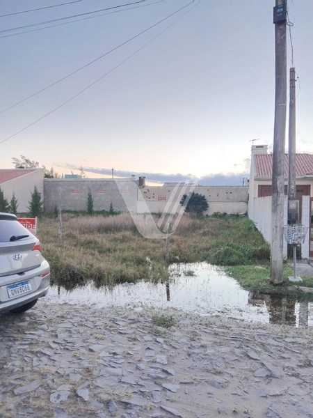 Terreno em Atlântida Sul, frente mar, 4 quadras do mar, com 300m2: 3ª foto da galeria de imagens do imóvel