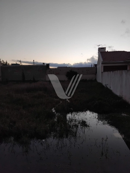 Terreno em Atlântida Sul, frente mar, 4 quadras do mar, com 300m2: 4ª foto da galeria de imagens do imóvel