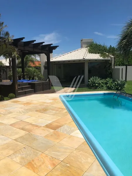 CASA MARAVILHOSA EM CAPÃO NOVO com piscina, 1.500m2, 3 dorm.: 25ª foto da galeria de imagens do imóvel