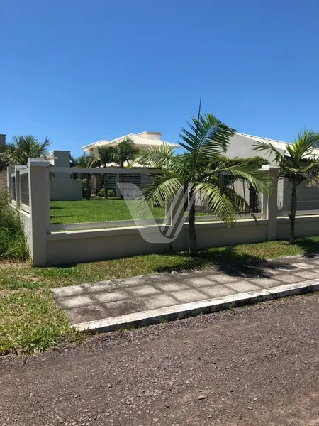 CASA MARAVILHOSA EM CAPÃO NOVO com piscina, 1.500m2, 3 dorm.: 2ª foto da galeria de imagens do imóvel