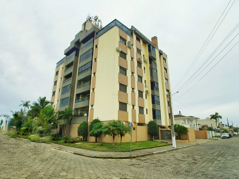 Apartamento com 3 quartos e piscina no centro de Sombrio: 2ª foto da galeria de imagens do imóvel