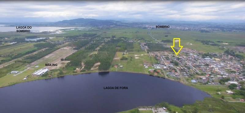 Casa de madeira 2 dormitórios e garagem na Lagoa de Fora em B. Gaivota: 1ª foto da galeria de imagens do imóvel