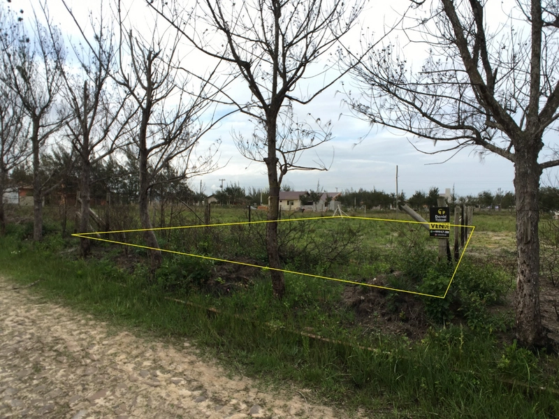 Um terreno na praia rodeado de belezas naturais: 2ª foto da galeria de imagens do imóvel