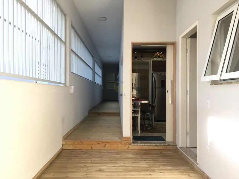 MARAVILHOSA CASA ALTO PADRÃO TODA DECORADA E MOBILIADA EM SOMBRIO: 5ª foto da galeria de imagens do imóvel