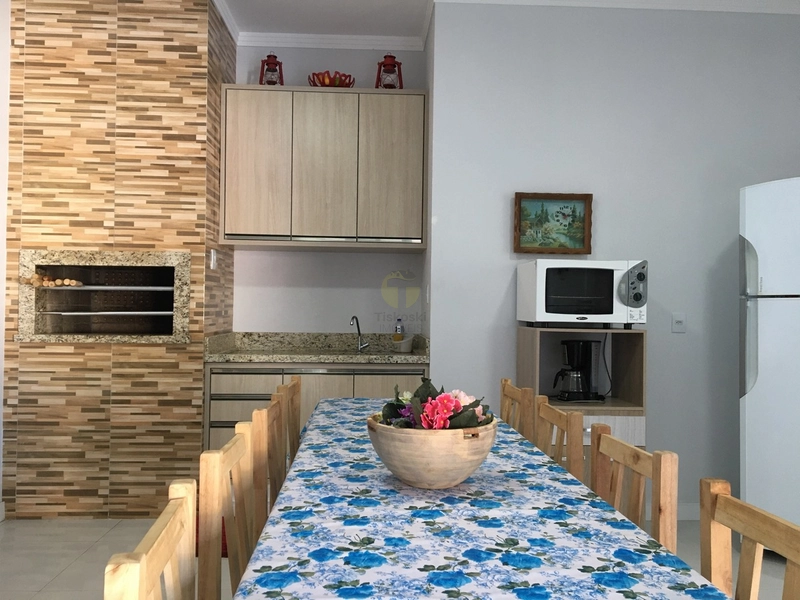 MARAVILHOSA CASA ALTO PADRÃO TODA DECORADA E MOBILIADA EM SOMBRIO: 17ª foto da galeria de imagens do imóvel