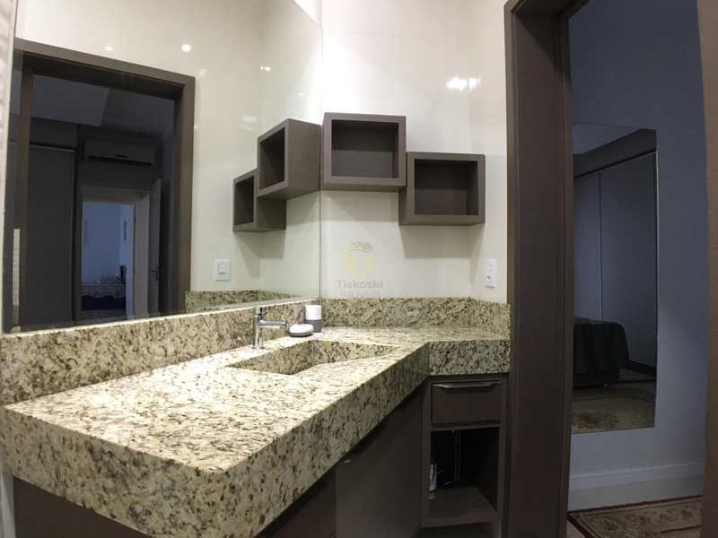MARAVILHOSA CASA ALTO PADRÃO TODA DECORADA E MOBILIADA EM SOMBRIO: 6ª foto da galeria de imagens do imóvel