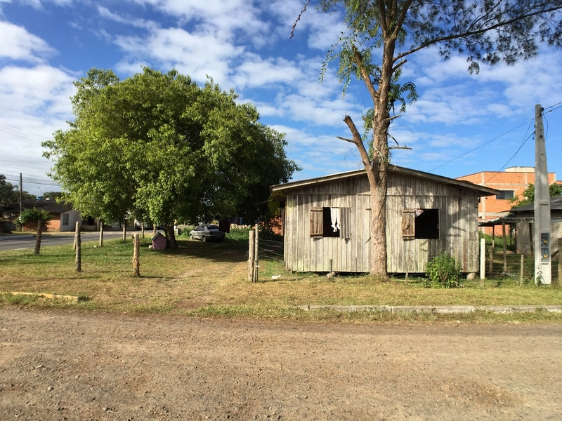 CASA MISTA DE ESQUINA NAS PROXIMIDADES DA LAGOA: 1ª foto da galeria de imagens do imóvel