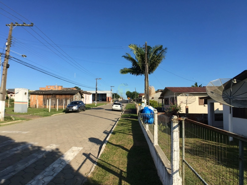 DUAS CASAS NO MESMO TERRENO NO BAIRRO SÃO JOSÉ - SOMBRIO: 2ª foto da galeria de imagens do imóvel