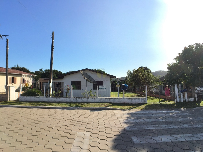 DUAS CASAS NO MESMO TERRENO NO BAIRRO SÃO JOSÉ - SOMBRIO: 5ª foto da galeria de imagens do imóvel