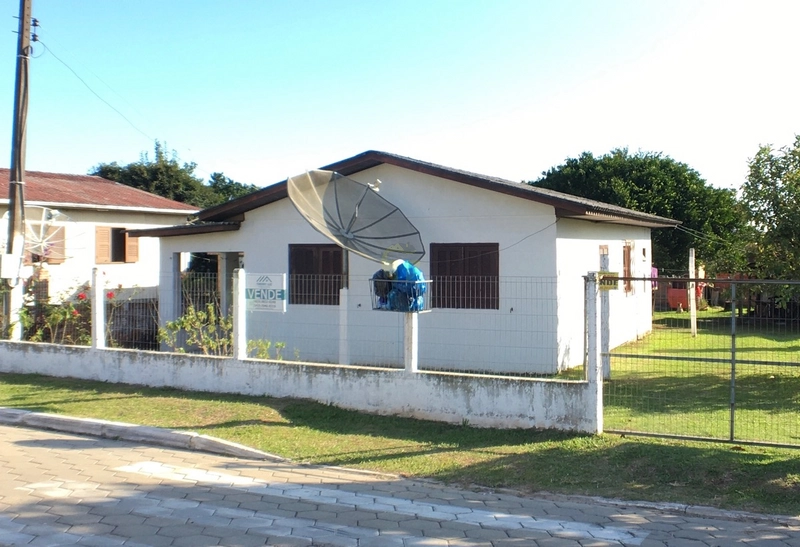 DUAS CASAS NO MESMO TERRENO NO BAIRRO SÃO JOSÉ - SOMBRIO: 3ª foto da galeria de imagens do imóvel