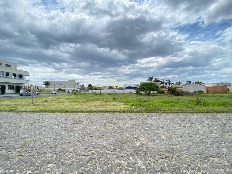 DOIS TERRENOS NO CENTRO DE SOMBRIO REGIÃO COMERCIAL E RESIDENCIAL: 3ª foto da galeria de imagens do imóvel
