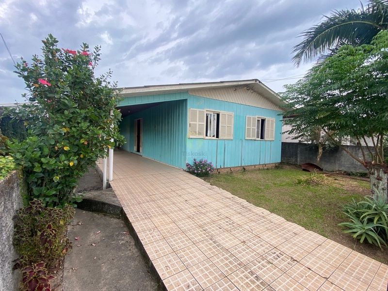 CASA 3 QUARTOS EM SOMBRIO COM TERRENO AMPLO: 3ª foto da galeria de imagens do imóvel