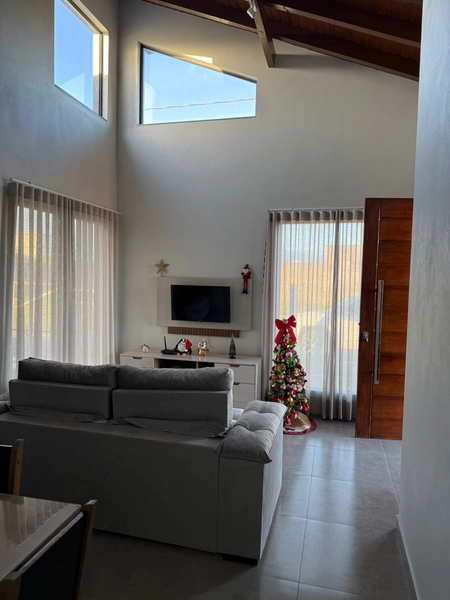 CASA À VENDA NA PRAIA: 3ª foto da galeria de imagens do imóvel