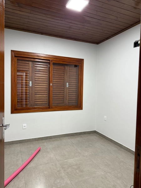 CASA À VENDA NA PRAIA: 6ª foto da galeria de imagens do imóvel