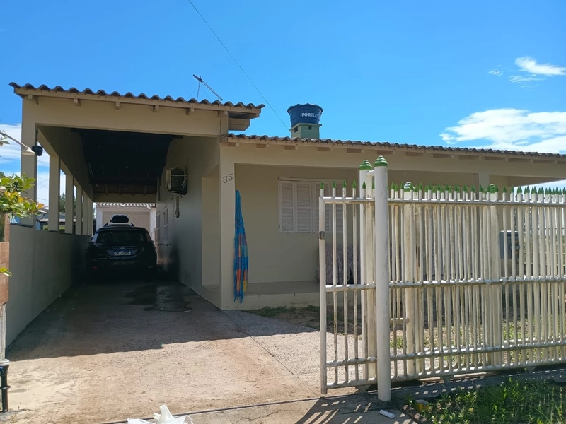 CASA  À VENDA NA PRAIA DE TORRES: 1ª foto da galeria de imagens do imóvel