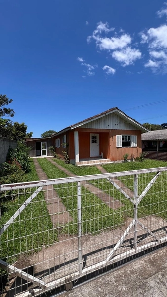 CASA À VENDA EM TERRA DE AREIA
