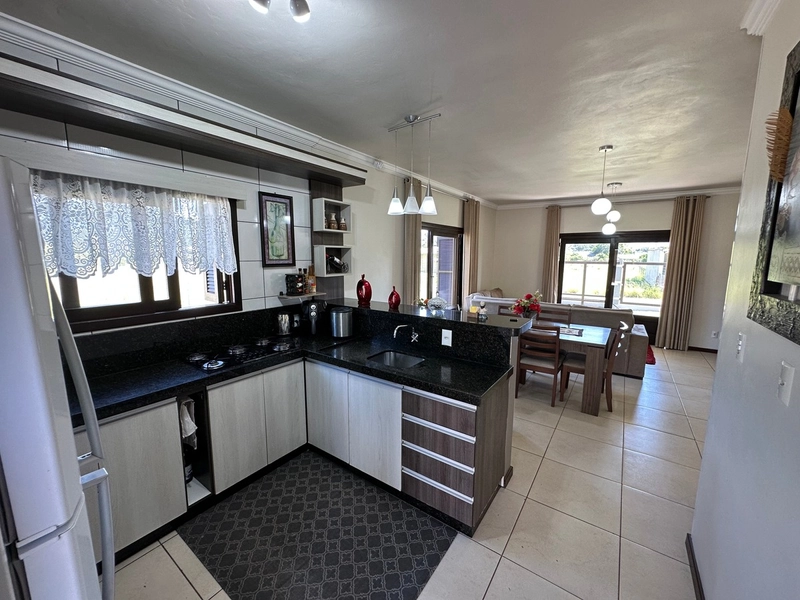 CASA À VENDA EM TERRA DE AREIA: 4ª foto da galeria de imagens do imóvel