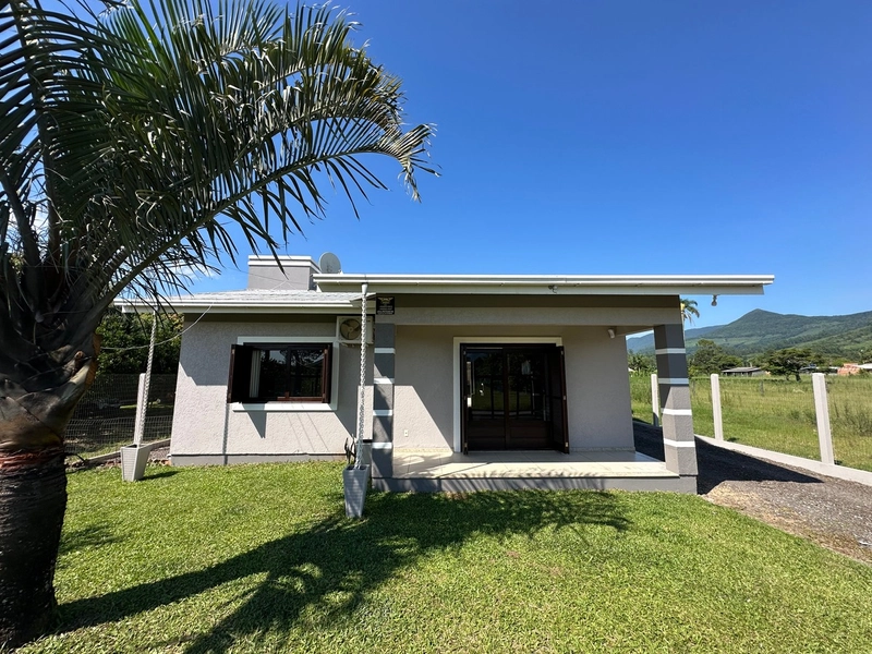 CASA À VENDA EM TERRA DE AREIA