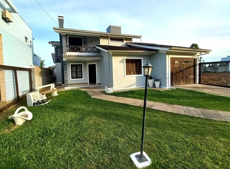 CASA À VENDA NO CENTRO DE TERRA DE AREIA: 1ª foto da galeria de imagens do imóvel