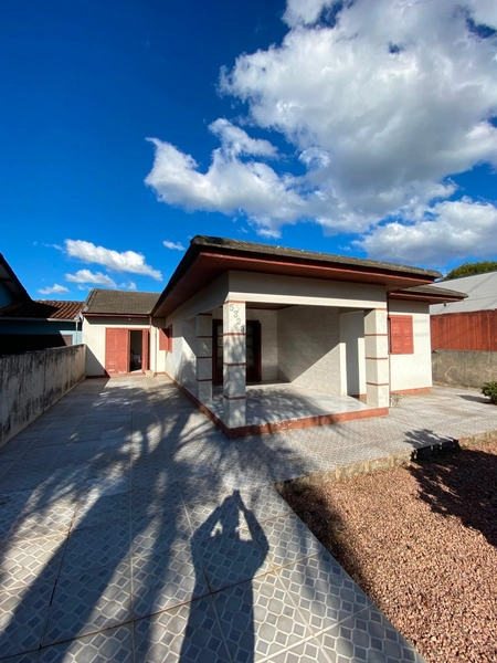 CASA À VENDA NO CENTRO DE TERRA DE AREIA