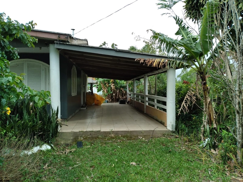 CASA DE MADEIRA EM TERRA DE AREIA: 10ª foto da galeria de imagens do imóvel