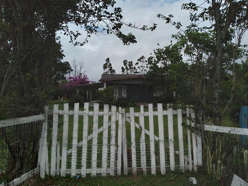 CASA DE MADEIRA EM TERRA DE AREIA: 16ª foto da galeria de imagens do imóvel