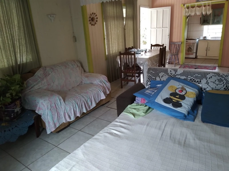 CASA DE MADEIRA EM TERRA DE AREIA: 3ª foto da galeria de imagens do imóvel
