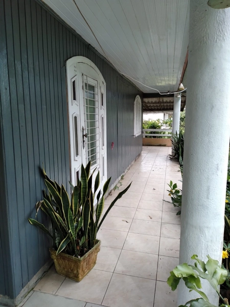 CASA DE MADEIRA EM TERRA DE AREIA: 11ª foto da galeria de imagens do imóvel