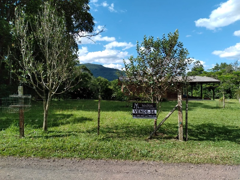 ÁREA COM CASA DE MADEIRA: 2ª foto da galeria de imagens do imóvel