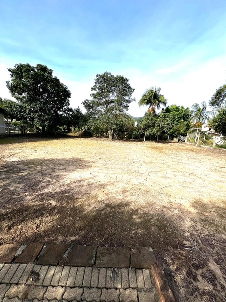 TERRENO EM MAQUINÉ: 1ª foto da galeria de imagens do imóvel