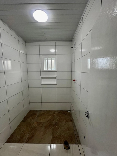 CASA DE MADEIRA EM TERRA DE AREIA: 7ª foto da galeria de imagens do imóvel