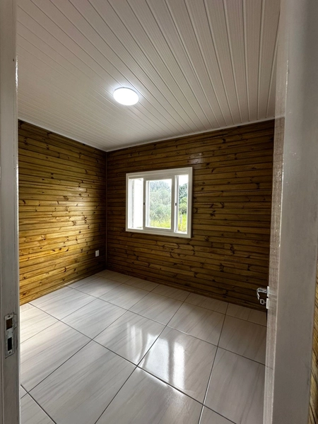 CASA DE MADEIRA EM TERRA DE AREIA: 6ª foto da galeria de imagens do imóvel