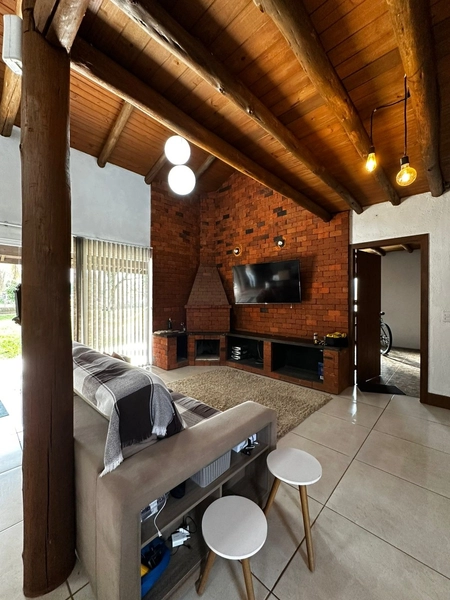 CASA EM TERRA DE AREIA: 3ª foto da galeria de imagens do imóvel