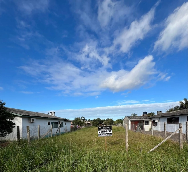 TERRENO NO CENTRO DE TERRA DE AREIA: 1ª foto da galeria de imagens do imóvel