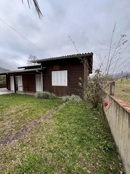 CASA EM TRÊS PINHEIROS: 3ª foto da galeria de imagens do imóvel
