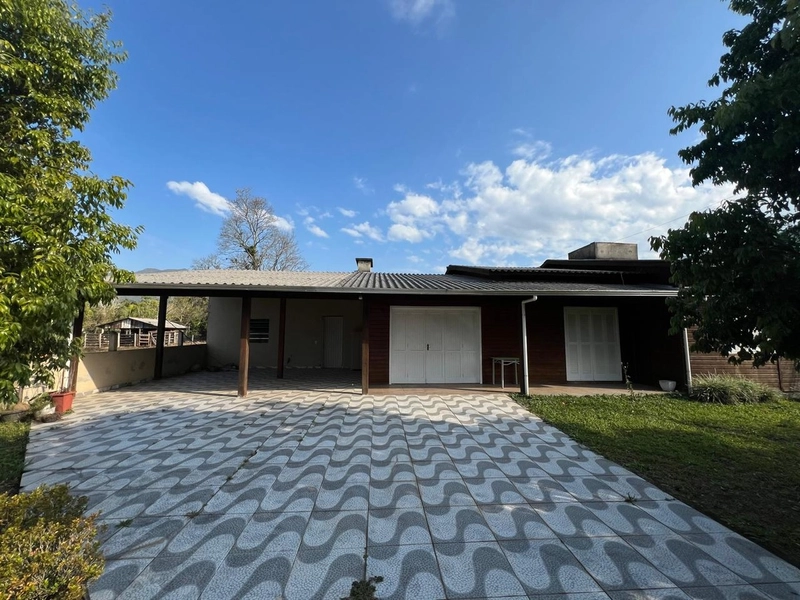 CASA EM TRÊS PINHEIROS: 1ª foto da galeria de imagens do imóvel