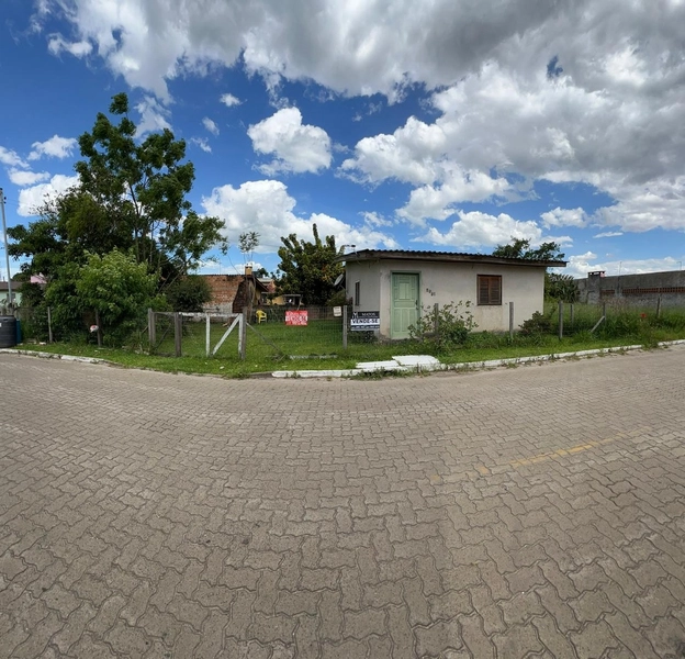 CASA  À VENDA EM TERRA DE AREIA: 1ª foto da galeria de imagens do imóvel