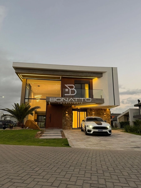 Casa nova com piscina a venda: 2ª foto da galeria de imagens do imóvel