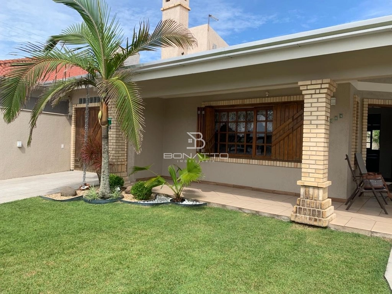 Casa à venda com 2 terrenos - 100 m da beira mar: 2ª foto da galeria de imagens do imóvel