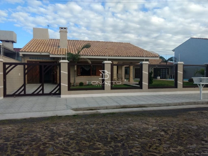 Casa à venda com 2 terrenos - 100 m da beira mar: 3ª foto da galeria de imagens do imóvel