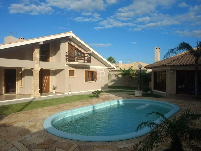 Casa à venda com 2 terrenos - 100 m da beira mar: 1ª foto da galeria de imagens do imóvel