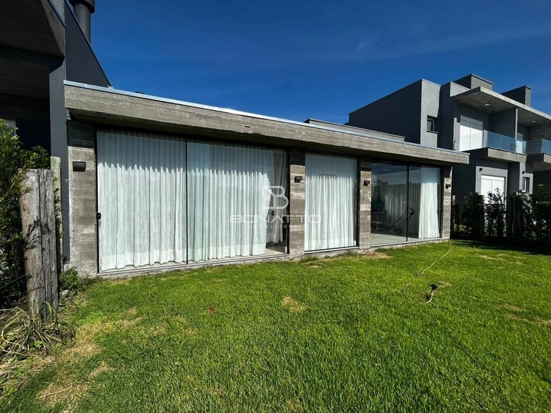 Casa com 3 suites no Condomínio Riviera: 2ª foto da galeria de imagens do imóvel