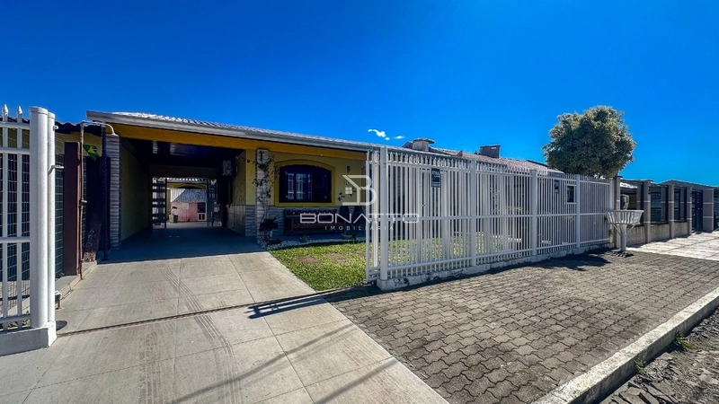 Casa a venda em Atlântida Sul: 2ª foto da galeria de imagens do imóvel