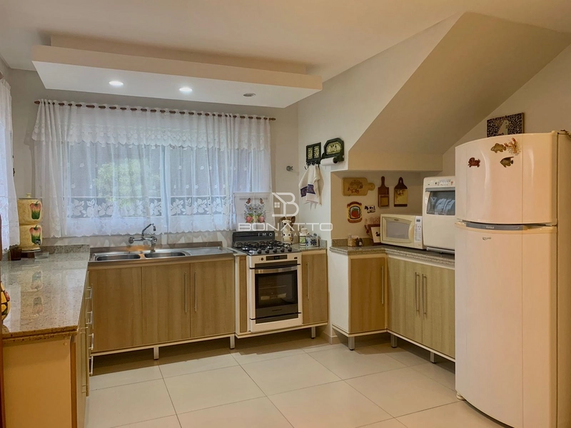 Casa à venda com 4 suites: 5ª foto da galeria de imagens do imóvel