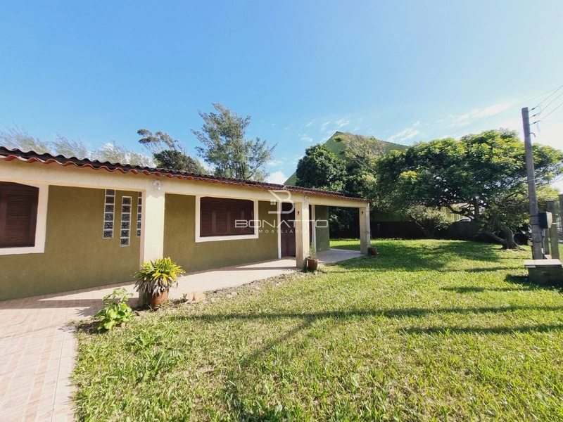 Casa à venda em Atlântida Sul: 3ª foto da galeria de imagens do imóvel