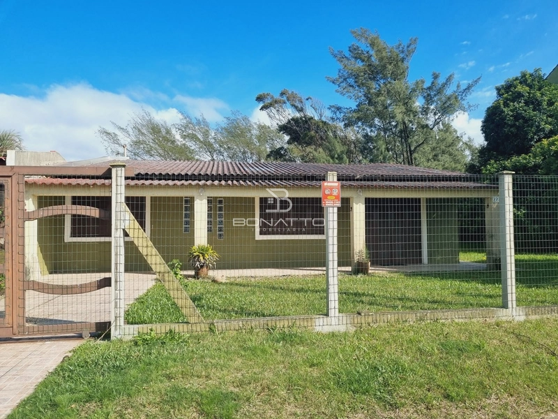 Casa à venda em Atlântida Sul: 2ª foto da galeria de imagens do imóvel