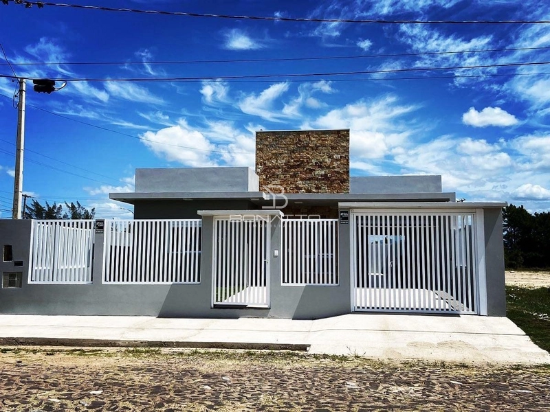 Casa à venda em Atlântida Sul: 1ª foto da galeria de imagens do imóvel