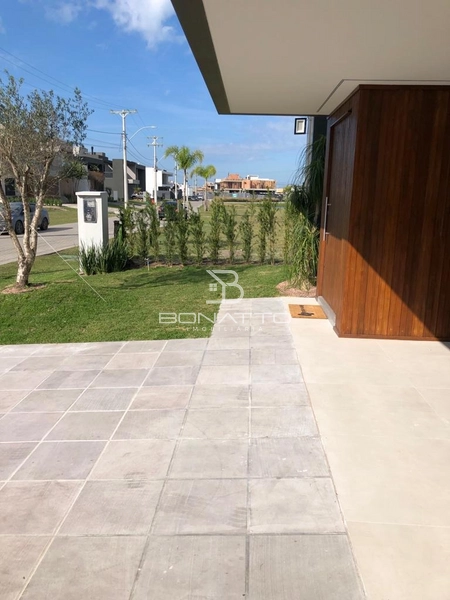 Casa à venda com 5 dormitórios beira lago: 4ª foto da galeria de imagens do imóvel