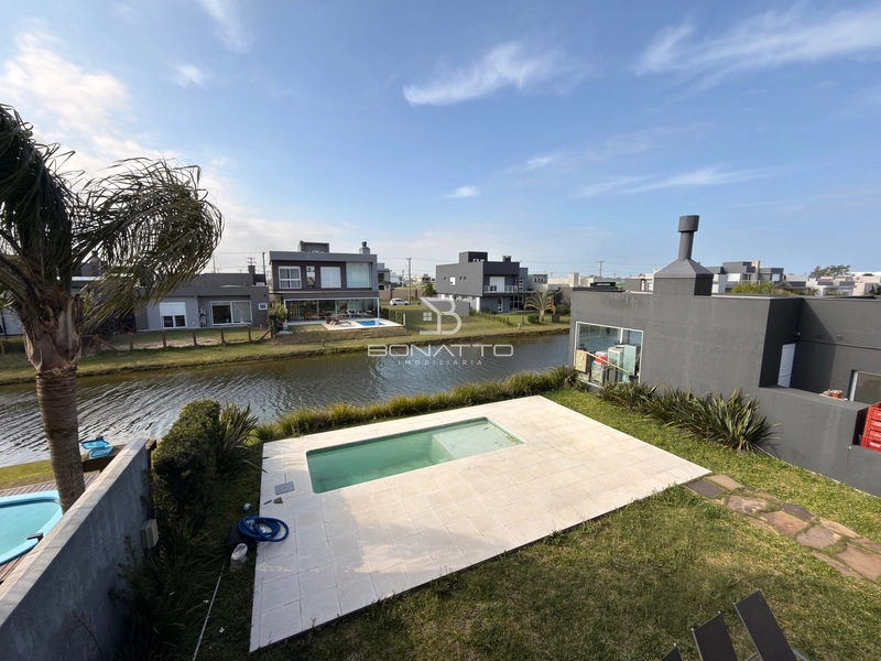 Espetacular casa mobiliada, beira lago com piscina.: 29ª foto da galeria de imagens do imóvel