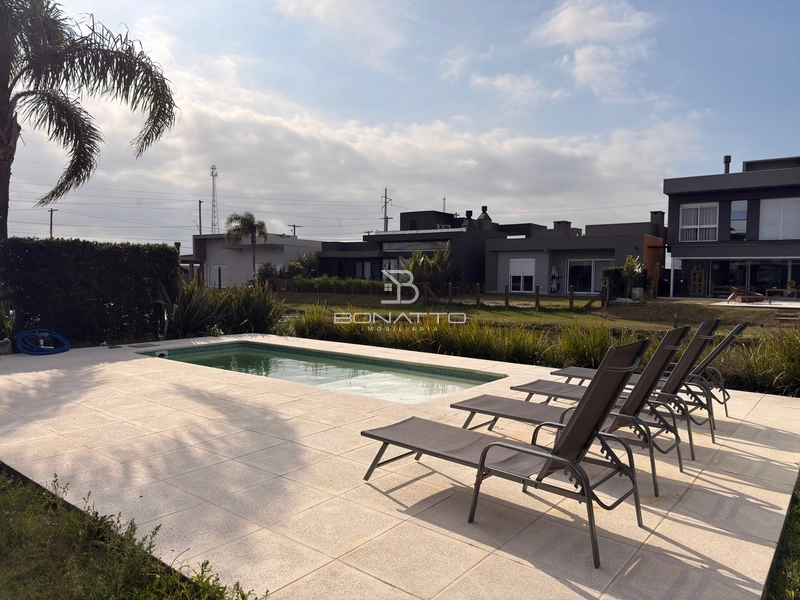Espetacular casa mobiliada, beira lago com piscina.: 7ª foto da galeria de imagens do imóvel